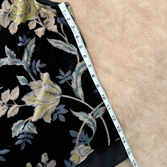 DR2 Top Black Floral Embellished V-Neck Sleeveless Velvet - Size M - Picture 9 of 12